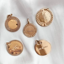 Médaillon GUY 9 Médaillon GUY -CHICHI CASTELNANGO Boutique 1 ee6fd7d4 04ae 4e84 8cf6 0e1e1972da80