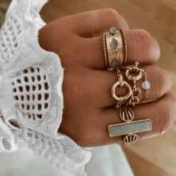 Bague AZALÉE | Pierre De Lune -CHICHI CASTELNANGO Boutique 8 ac57c17c a2b0 42da b4fc 55c5a62d5556