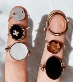 Bague OLIVER -CHICHI CASTELNANGO Boutique BAGUE PLAQUE OR DISQUE NACRE OLIVER 10