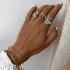 Bague ESMÉE -CHICHI CASTELNANGO Boutique bague main sertie strass brillant pierre f75d0306 5f0d 4893 989d 6f4b403e3eda