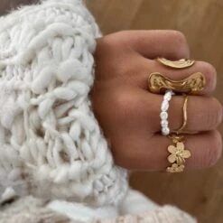 Bague BRIAC -CHICHI CASTELNANGO Boutique bagues tendance dore fleur accumulation