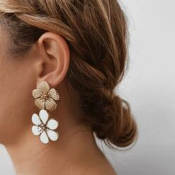 Boucles D'oreilles POESY -CHICHI CASTELNANGO Boutique boucles oreilles doree or fleurs tendance blanches